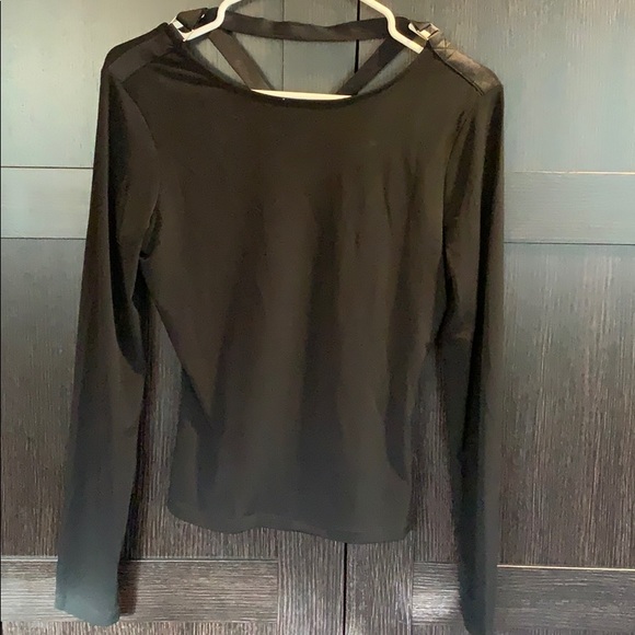 Criss cross BACK top - Picture 2 of 5